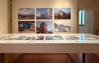 Vista dell’allestimento alla Casa del Mantegna. Foto: ©weArch.