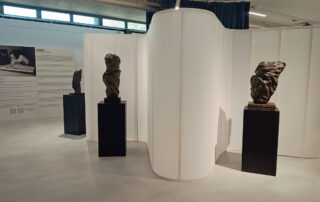 Veduta dell’allestimento della mostra Somaini. Giardini inquieti: la filosofia del paesaggio al CASVA di Milano. Courtesy CASVA – Centro di Alti Studi sulle Arti Visive, Milano.