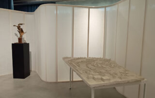 Veduta dell’allestimento della mostra Somaini. Giardini inquieti: la filosofia del paesaggio al CASVA di Milano. Courtesy CASVA – Centro di Alti Studi sulle Arti Visive, Milano.