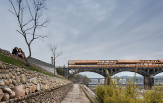 Xu Tiantian – DnA Design and Architecture, Riuso del ponte Shimen sul fiume Songyin, 2016-17. Foto Wang Ziling.